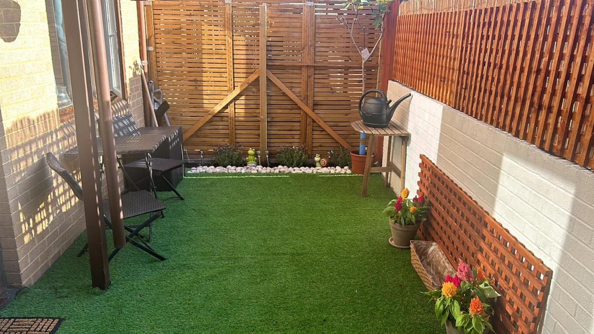 Cousy Flat With Small Garden In Fantastic Location Apartment *